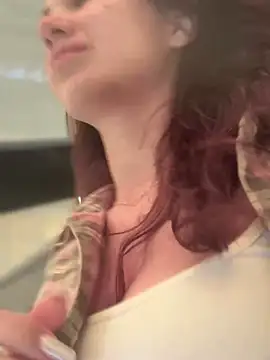 QuitieLia live sex cam