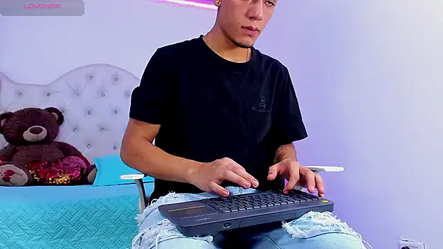 thomasxjhonson live sex cam