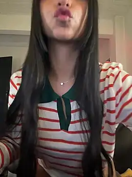 aly_golden_ live sex cam