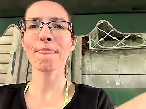 Milky_hairy_mommy live sex cam