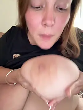 Thickarella420 live sex cam