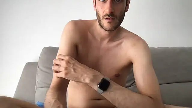 ItalianVirgil25 live sex cam