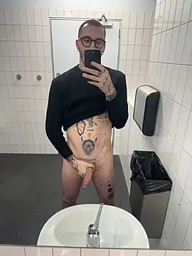 xAaronx9095's web cam