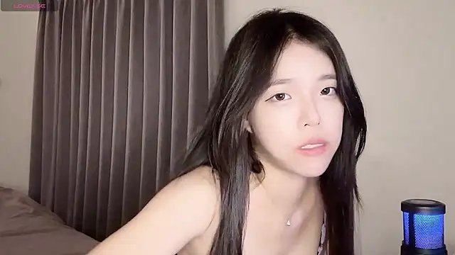 Qaz42799 live sex cam