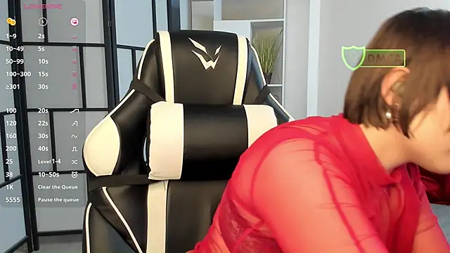 LynBrow's Stripchat show and profile