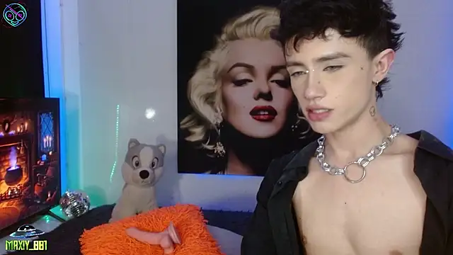 maxiy_001 live sex cam