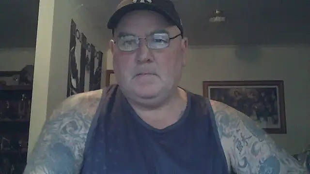 BLUEYEDBEAR69 live sex cam