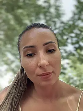 LetsFunKARINA live sex cam