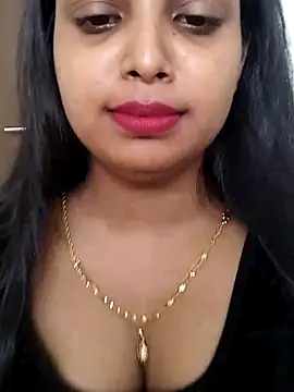 Maahhii_2 live sex cam