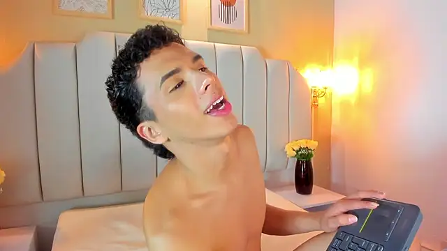 SEANTROYY live sex cam