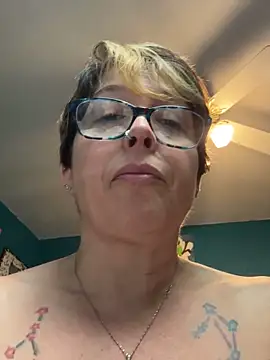 YogaHottie76's cam snapshot
