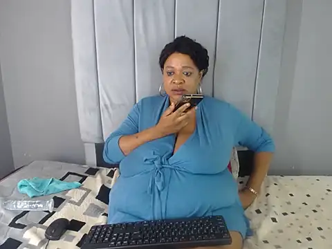 BUSTY_QUEEN_BBW's cam snapshot
