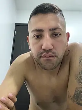 JuanZapata33 live sex cam