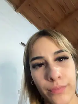 Babylovetiernax live sex cam