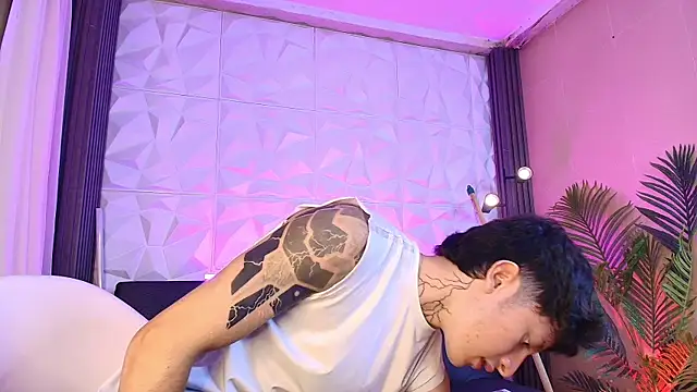 troy_rouge live sex cam