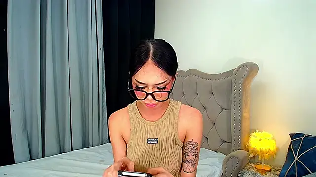 UrMassiveCockSabrinaOnTop live sex cam