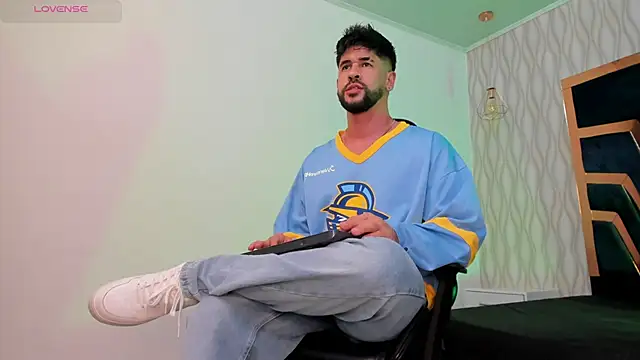 Petesevans live sex cam