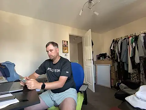 Kramer023 live sex cam