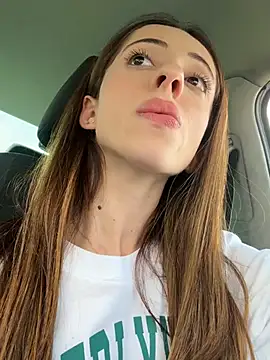 Yesmoree live sex cam