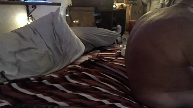 Pussyeat2please live sex cam