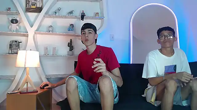 TWINKS_FRIENDS's web cam