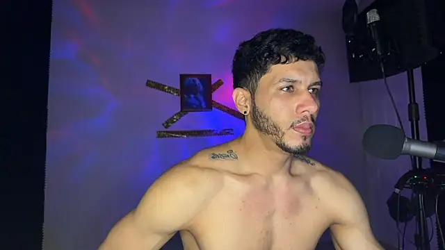 DamnKevin live sex cam