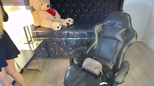 Kitty_fox_b live sex cam