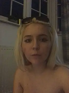 Blondie_Sofia_Essexbabe live sex cam