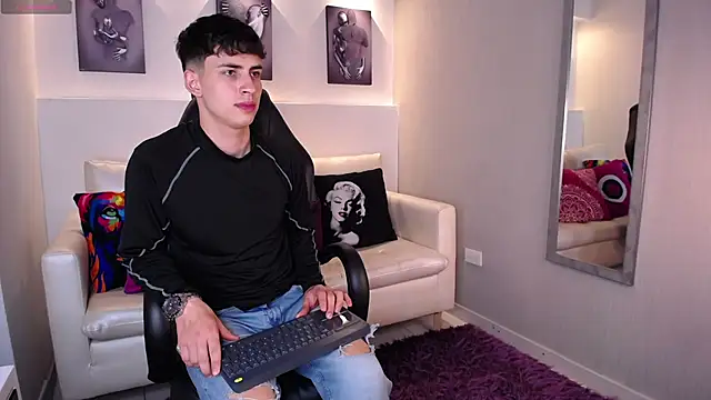 AdrianRinaldi live sex cam