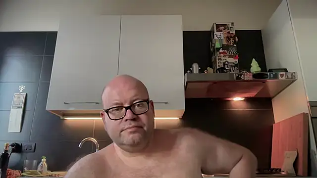 theitalianbear live sex cam