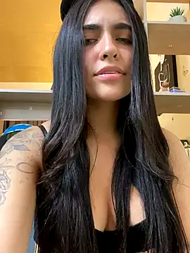DaphneUwu live sex cam