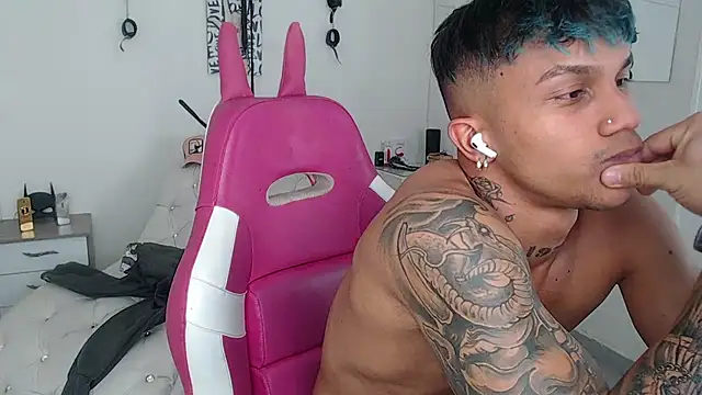 Leonard_Price live sex cam