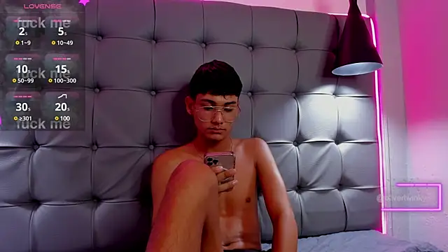 OliverTwinky live sex cam