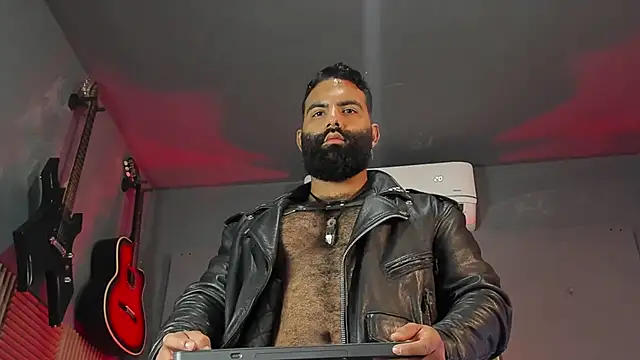 BeardAndrew live sex cam