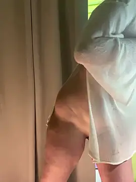 MooonReal live sex cam