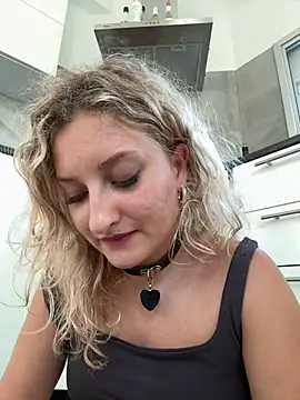 MileySummer live sex cam