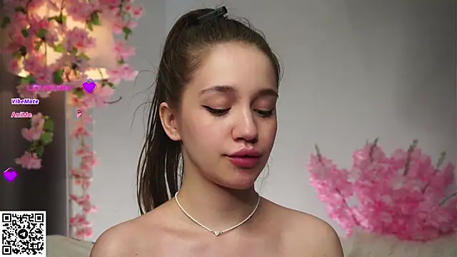 AmiLewis live sex cam