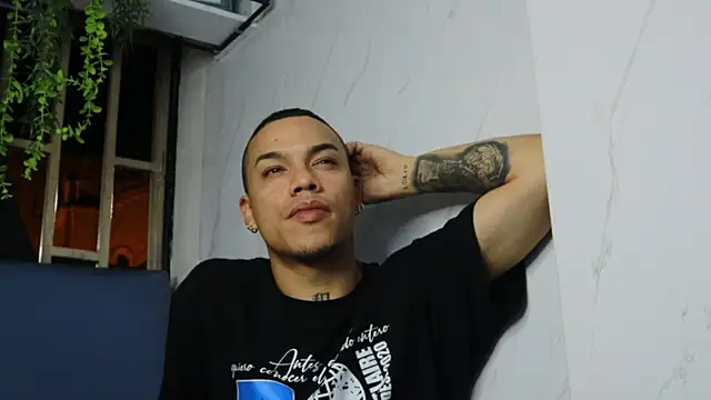 Osiiriis's Stripchat show and profile