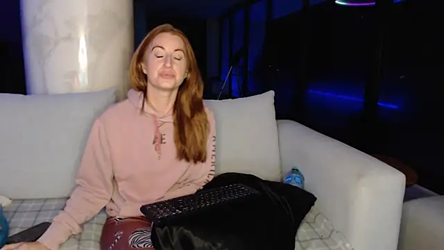 realtigerqueen's web cam
