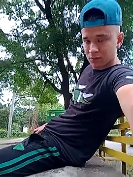 outdoors11 live sex cam