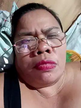 Huge_mama69 live sex cam