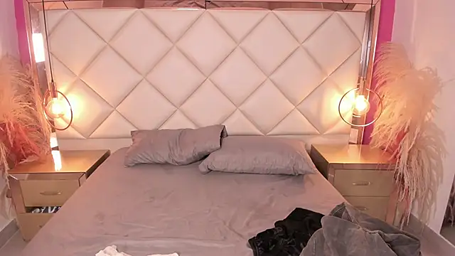 Daphne_And_Roger live sex cam
