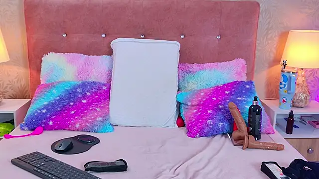 AlliciaKim live sex cam