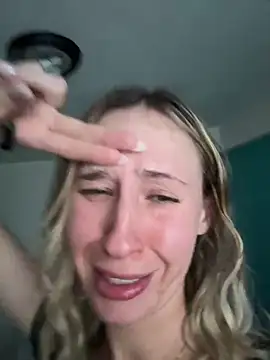M1ssyk1ssy live sex cam