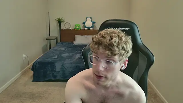 BlueEyedTallGuy94 live sex cam