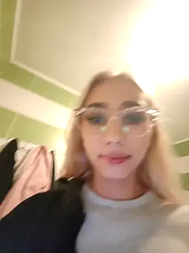 NinaJoy's web cam