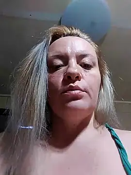Mommyhotboobies live sex cam