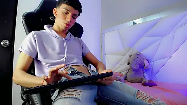 Liam_plays live sex cam