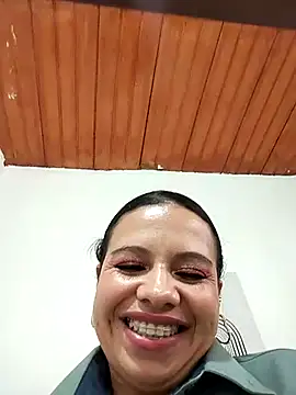 Ariana-07 live sex cam