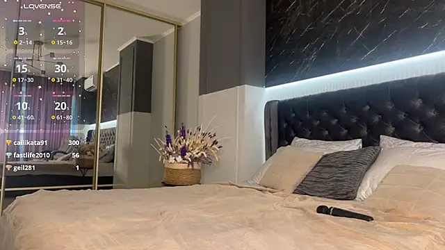 XtraHotX live sex cam
